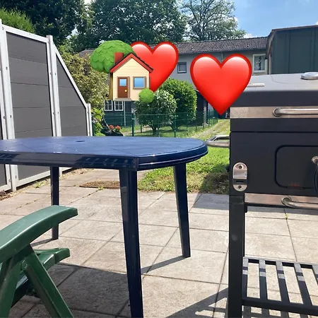 Gemuetliches Ganzes Apartment, Selbst Check In Kueche Parkplatz Waschmaschine Kamin Terrasse Garten,eigene Dusche Und Wc 아파트 *