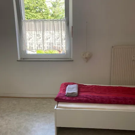 아파트 Gemuetliches Ganzes Apartment, Selbst Check In Kueche Parkplatz Waschmaschine Kamin Terrasse Garten,eigene Dusche Und Wc