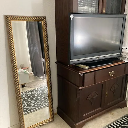 Gemuetliches Ganzes Apartment, Selbst Check In Kueche Parkplatz Waschmaschine Kamin Terrasse Garten,eigene Dusche Und Wc Duisbourg